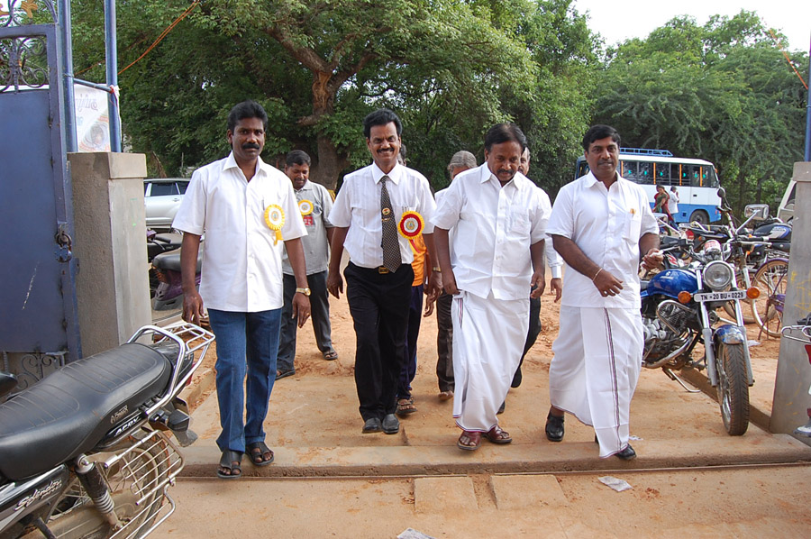 Dr. Venugopal Entering the mahal